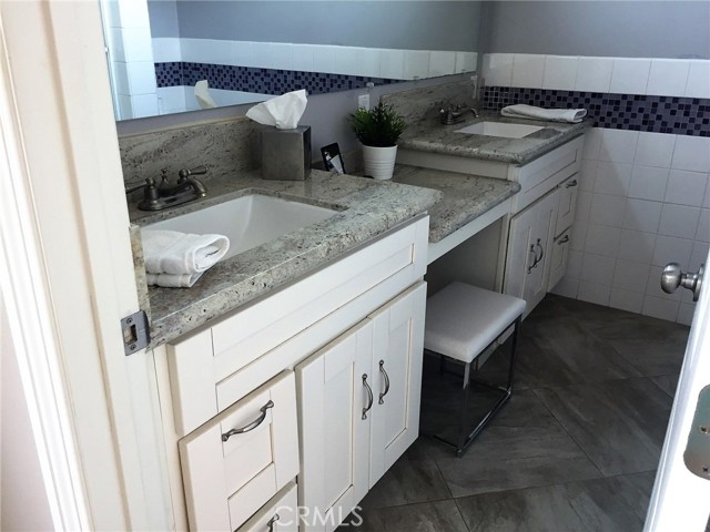 12700 Newport Avenue, Tustin CA: https://media.crmls.org/medias/5a195dea-3df9-4e5e-87b4-6c413d7f0f11.jpg