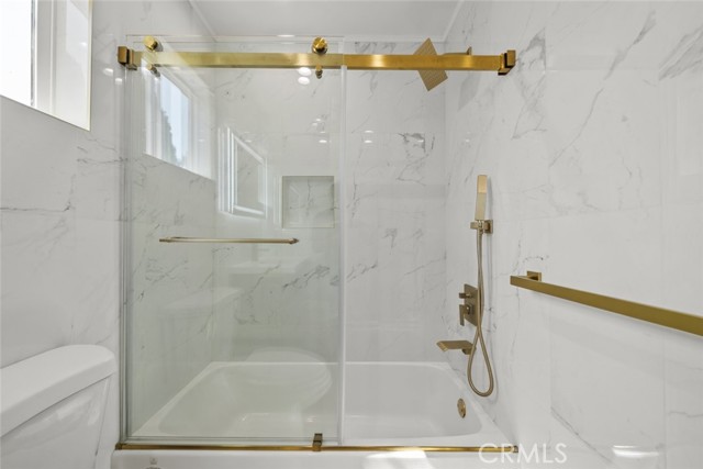 8049 Lullaby Lane, Panorama City CA: https://media.crmls.org/medias/5a1987ae-9859-48ef-aedf-2f7f93043579.jpg