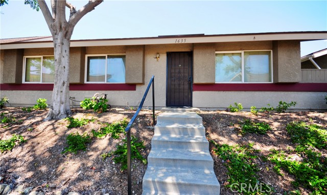 Detail Gallery Image 1 of 38 For 1635 Carmel Cir, Upland,  CA 91784 - 2 Beds | 1/1 Baths