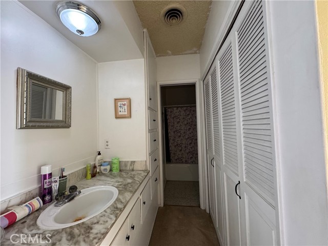 4922 Lowell Avenue, Glendale CA: https://media.crmls.org/medias/5a1a6a63-a858-4654-aa1d-55a630f13899.jpg