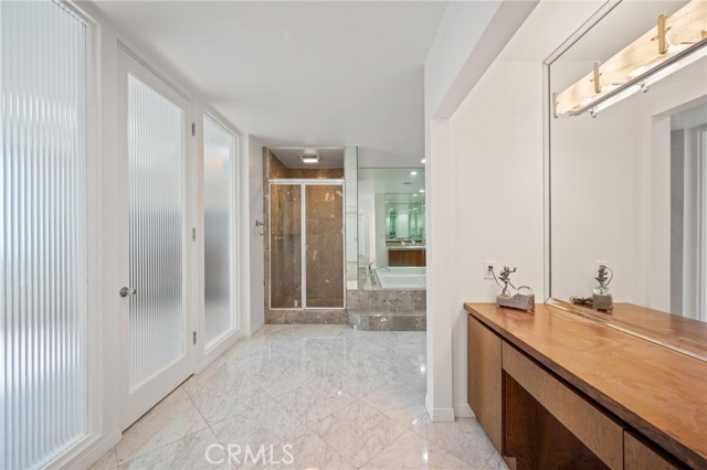 Detail Gallery Image 11 of 35 For 8246 Woodshill Trl, Los Angeles,  CA 90069 - 5 Beds | 5 Baths