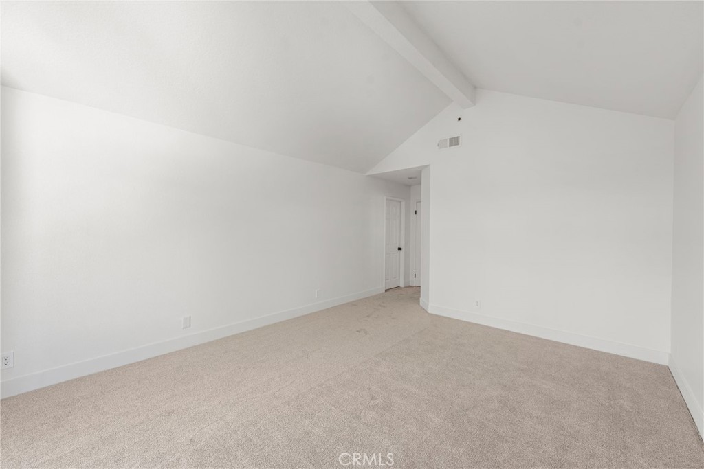 https://media.crmls.org/medias/5a1b4a50-bc49-4c66-b88f-fefe1b8c2284.jpg?preset=X-Large