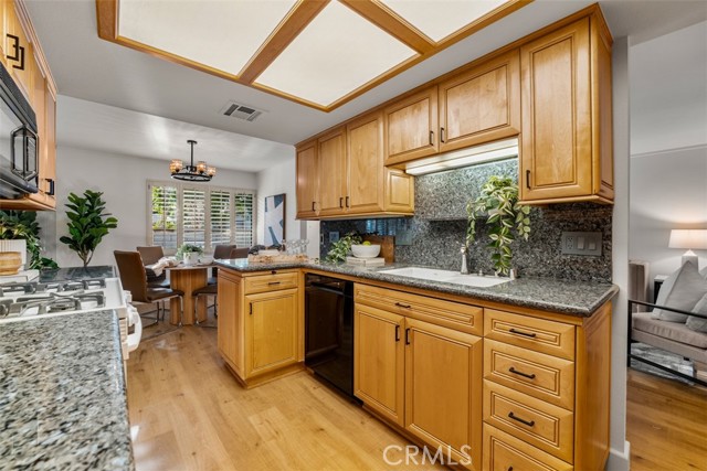 922 N Redding Way, Upland CA: https://media.crmls.org/medias/5a1ba66a-6421-48a3-95ff-b8459a717d92.jpg
