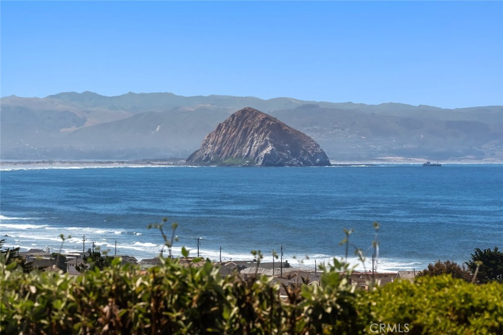 https://media.crmls.org/medias/5a1c3bb8-afe7-4467-9d2b-9ba7d07d78eb.jpg?preset=X-Large