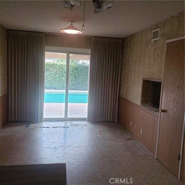 20939 Strathern Street photo 4
