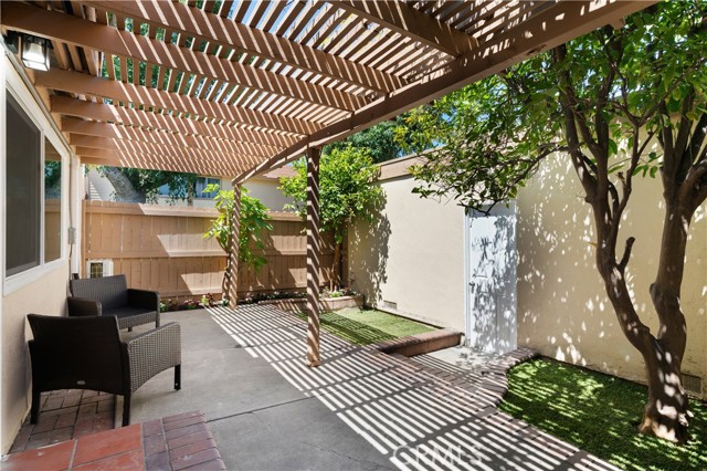 341 Carriage Drive, Santa Ana CA: https://media.crmls.org/medias/5a1e5d1f-9a72-4730-b5b6-75142d13eeb6.jpg