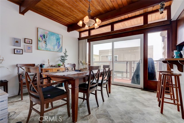 Diring area with outdoor patio