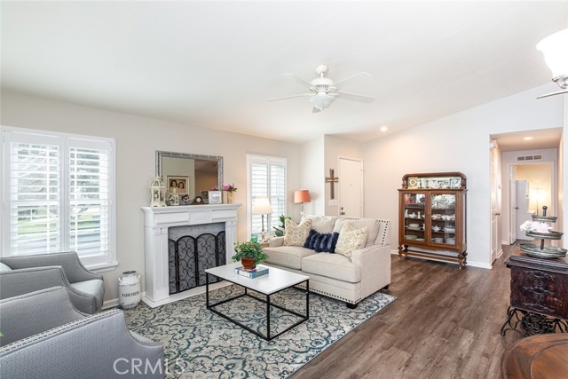 Detail Gallery Image 3 of 38 For 4470 Sapphire Ln, Oceanside,  CA 92056 - 2 Beds | 2 Baths