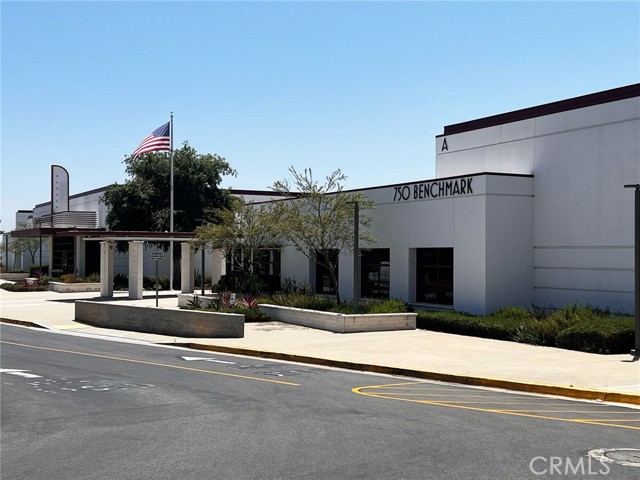 102 Sculpture, Irvine CA: https://media.crmls.org/medias/5a21905c-e2e3-436c-bb33-7f0398590a0d.jpg