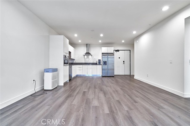 900 S Kenmore Avenue, Los Angeles CA: https://media.crmls.org/medias/5a221e82-cf97-4c18-8856-c54c2b8ac029.jpg