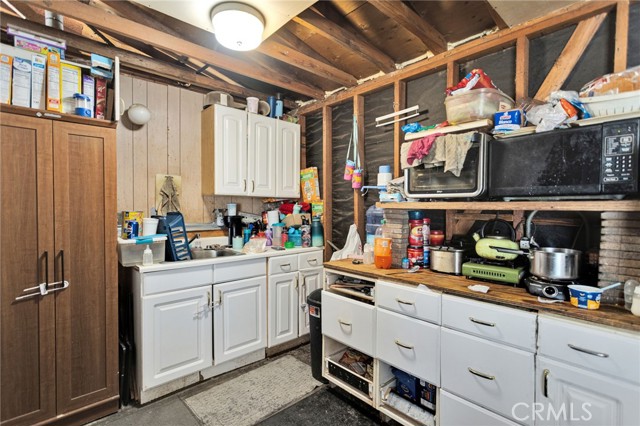 5924 Old Woman Springs Road, Johnson Valley CA: https://media.crmls.org/medias/5a22972e-fd88-4a45-8405-25c1a03f4d59.jpg