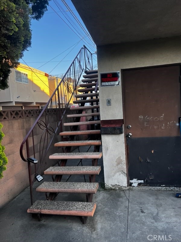 482 E Smith Street, Long Beach CA: https://media.crmls.org/medias/5a23751d-c365-40ae-96bb-83158dade934.jpg
