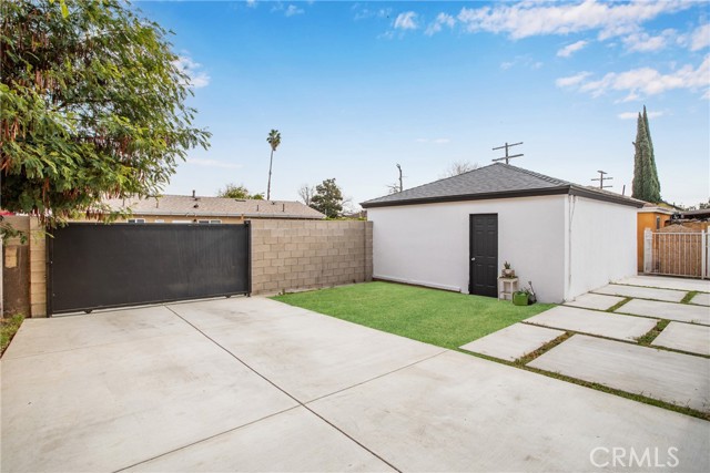 Detail Gallery Image 19 of 21 For 7512 Woodley Ave, Van Nuys,  CA 91406 - 4 Beds | 2 Baths