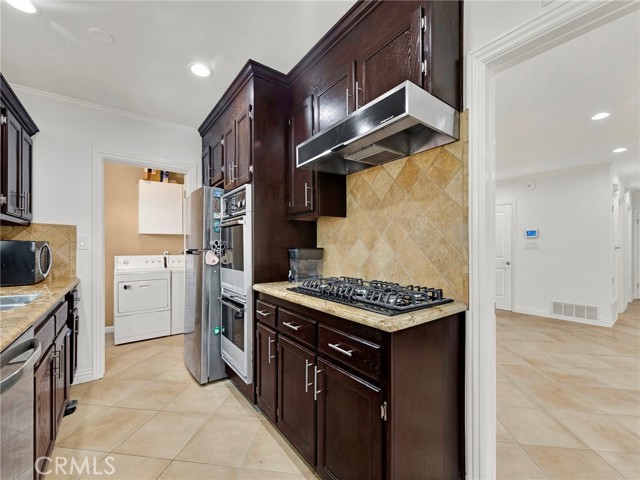 Detail Gallery Image 8 of 25 For 9527 Oso Ave, Chatsworth,  CA 91311 - 5 Beds | 3 Baths