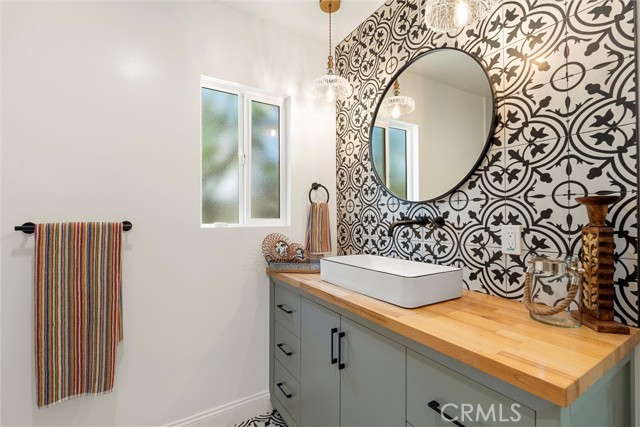 6616 Vesper Avenue, Van Nuys CA: https://media.crmls.org/medias/5a2679ea-aaad-42b0-9f02-614ef72d7f89.jpg