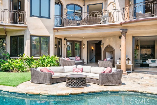 215 S Poinsettia Avenue, Manhattan Beach CA: https://media.crmls.org/medias/5a26ca0a-633b-44d2-852d-50aa5416dda9.jpg