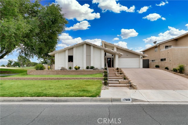 17849 Pebble Beach Drive, Victorville CA: https://media.crmls.org/medias/5a26db05-2996-49dc-b38c-c867b038eef8.jpg