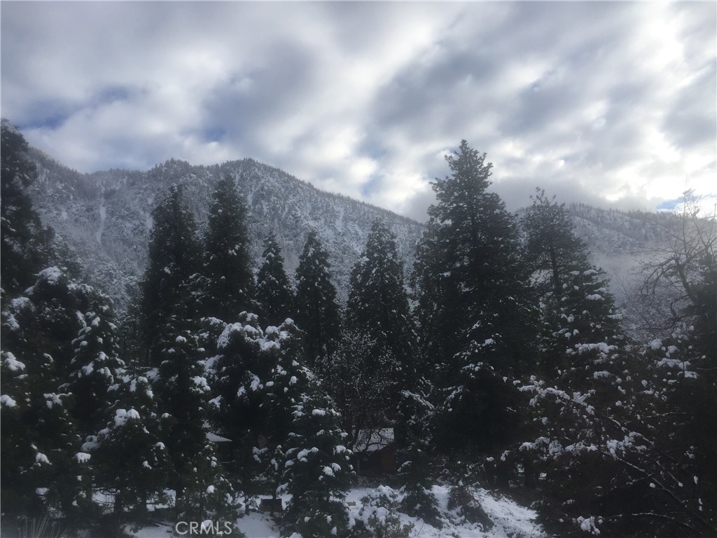 https://media.crmls.org/medias/5a26e61d-3312-41b8-bda6-ad2659c999aa.jpg?preset=X-Large