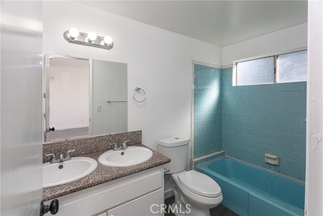 Detail Gallery Image 13 of 33 For 1142 E 119th St, Los Angeles,  CA 90059 - 4 Beds | 2 Baths