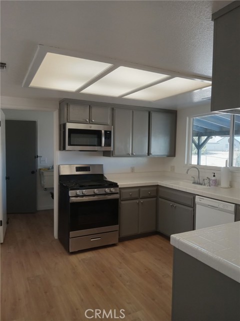 Detail Gallery Image 8 of 19 For 18102 Hinton St, Hesperia,  CA 92345 - 3 Beds | 2 Baths