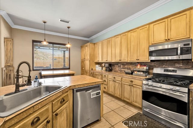 Detail Gallery Image 12 of 34 For 7622 San Remo, Yucca Valley,  CA 92284 - 4 Beds | 3 Baths