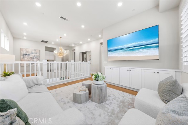 110 Pixel, Irvine CA: https://media.crmls.org/medias/5a2a33d7-5243-498f-a096-d35255e6032a.jpg