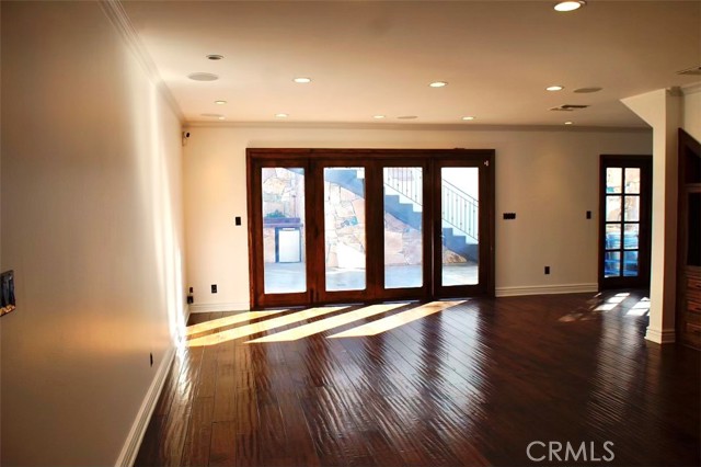 Detail Gallery Image 4 of 7 For 5235 San Feliciano Dr, Woodland Hills,  CA 91364 - 5 Beds | 4 Baths