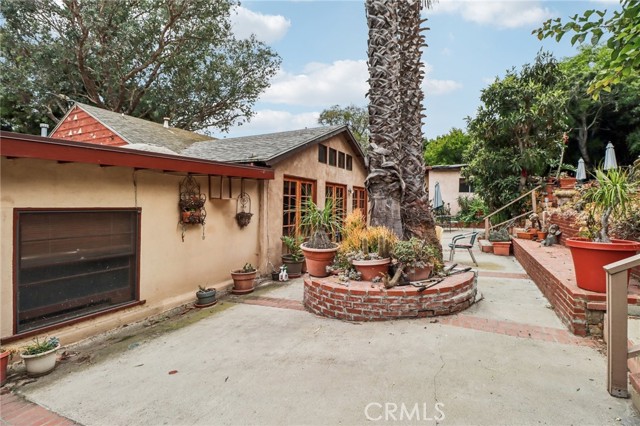 5603 Heatherdale Drive, Los Angeles CA: https://media.crmls.org/medias/5a2aa5fd-3f35-40e8-baeb-cbc070c9f09f.jpg