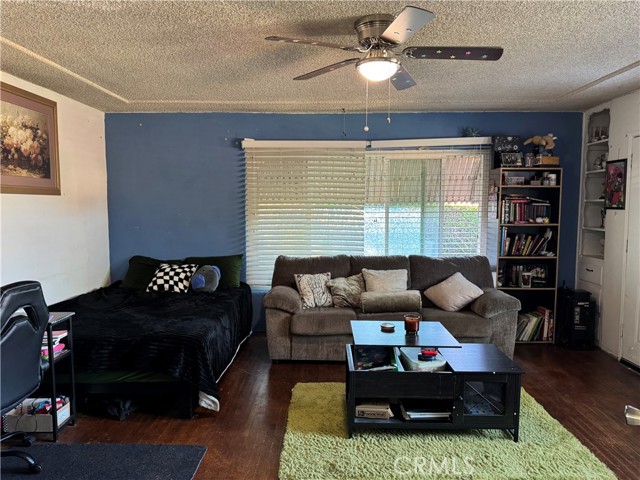 Detail Gallery Image 13 of 26 For 10406 San Carlos, South Gate,  CA 90280 - 2 Beds | 1 Baths