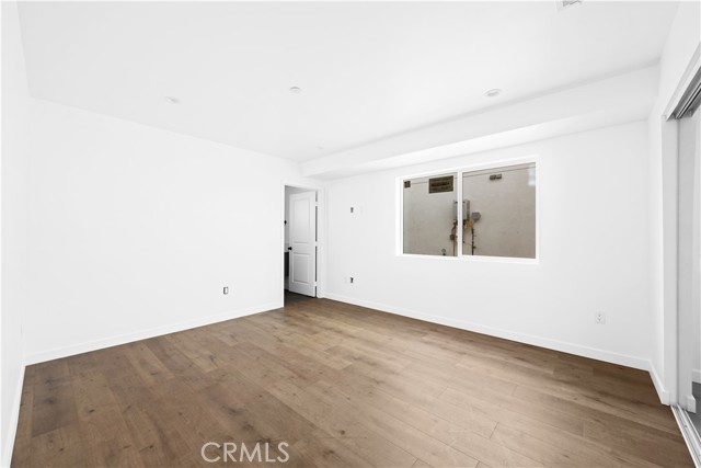 Detail Gallery Image 6 of 20 For 6834 Hazeltine Ave #3,  Van Nuys,  CA 91405 - 3 Beds | 3/1 Baths