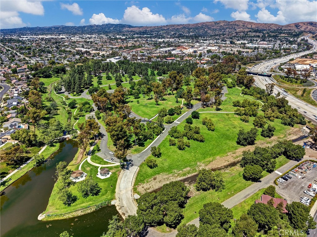 https://media.crmls.org/medias/5a2b4ef5-af7c-4a67-a374-44abc47efbca.jpg?preset=X-Large