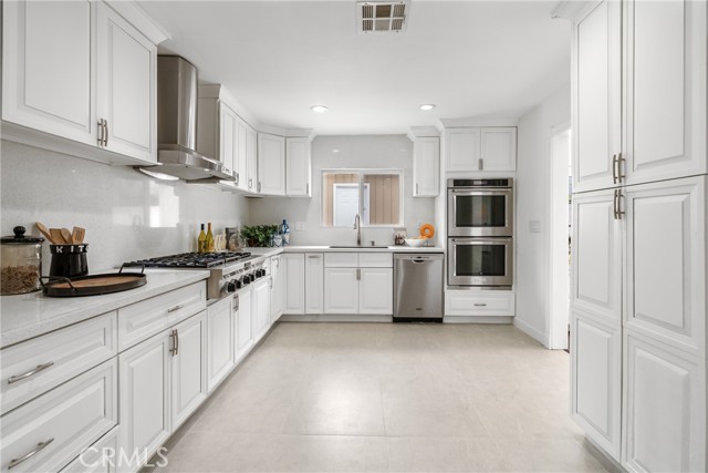 Detail Gallery Image 6 of 27 For 1623 N Vallejo Way, Upland,  CA 91784 - 5 Beds | 5 Baths