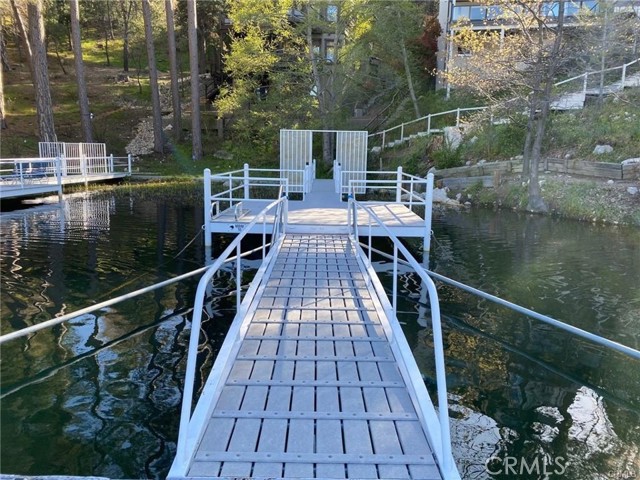 27513 St Bernard Lane, Lake Arrowhead CA: https://media.crmls.org/medias/5a2c0382-5870-435a-be77-39d8c6037ba0.jpg