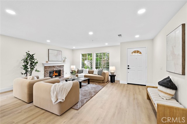 Detail Gallery Image 9 of 62 For 17 Rhode Island, Irvine,  CA 92606 - 5 Beds | 3 Baths