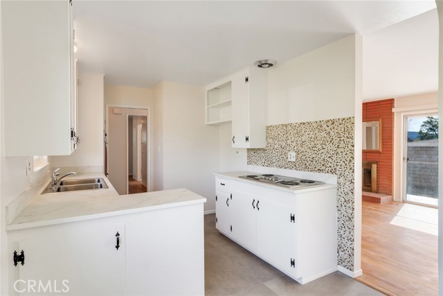 Detail Gallery Image 7 of 27 For 194 W Blaine St, Riverside,  CA 92507 - 4 Beds | 2 Baths