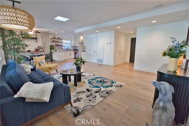 Detail Gallery Image 6 of 55 For 6091 Dundee Dr, Huntington Beach,  CA 92647 - 3 Beds | 2 Baths