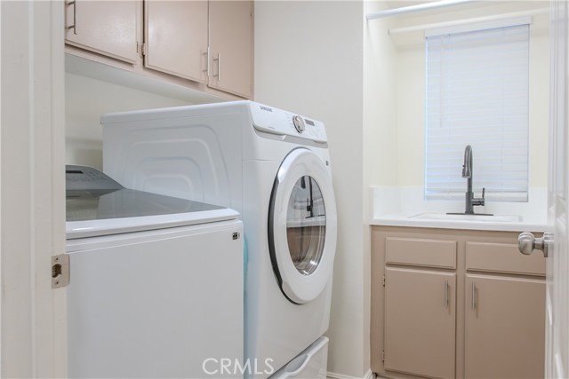 573 Hamilton Drive, Corona CA: https://media.crmls.org/medias/5a2d32b9-29df-40ee-9467-4377589c817e.jpg