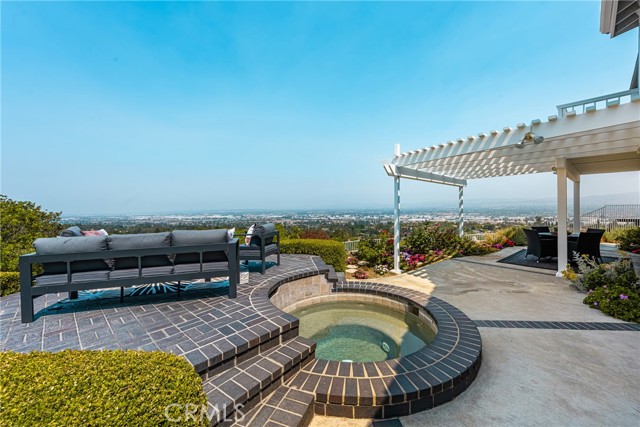 580 S Londerry Ln, Anaheim Hills CA: https://media.crmls.org/medias/5a2d69fa-260a-4c3c-b4b5-ad7666a4e6c4.jpg