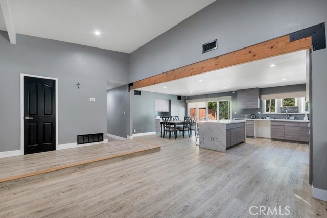 Detail Gallery Image 6 of 35 For 10122 Jovita Ave, Chatsworth,  CA 91311 - 5 Beds | 3 Baths