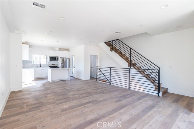 4507 W 18th St Drive, Los Angeles CA: https://media.crmls.org/medias/5a2e2cde-19fc-4ae5-ab4c-30c080bd2a91.jpg