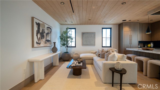 Detail Gallery Image 2 of 14 For 519 1/2 Narcissus Ave, Corona Del Mar,  CA 92625 - 2 Beds | 2/1 Baths