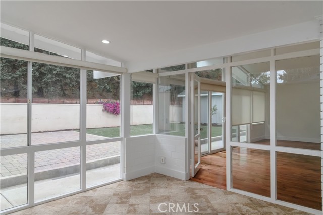 439 S Prospect Avenue, Manhattan Beach CA: https://media.crmls.org/medias/5a2e53fc-4bbc-492f-bf51-6b977d07f90d.jpg