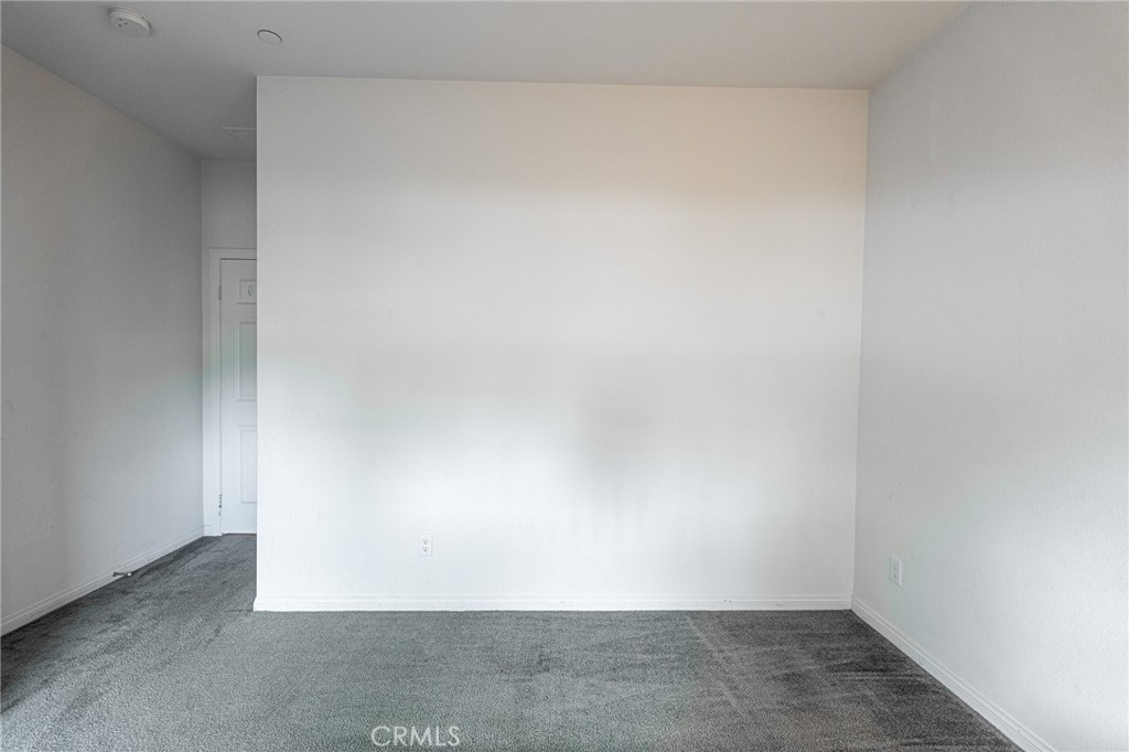 https://media.crmls.org/medias/5a2e8cf3-0292-4cd3-9014-36edce26addc.jpg?preset=X-Large