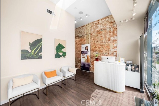 322 S Robertson Blvd, Los Angeles CA: https://media.crmls.org/medias/5a2f5bc3-a8bd-4108-bb05-b00a3323213f.jpg