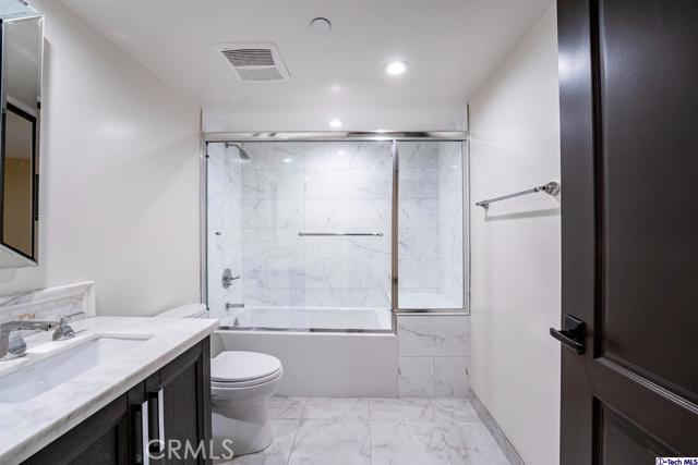 Detail Gallery Image 34 of 36 For 10523 Ashton Ave #202,  Los Angeles,  CA 90024 - 2 Beds | 2/1 Baths