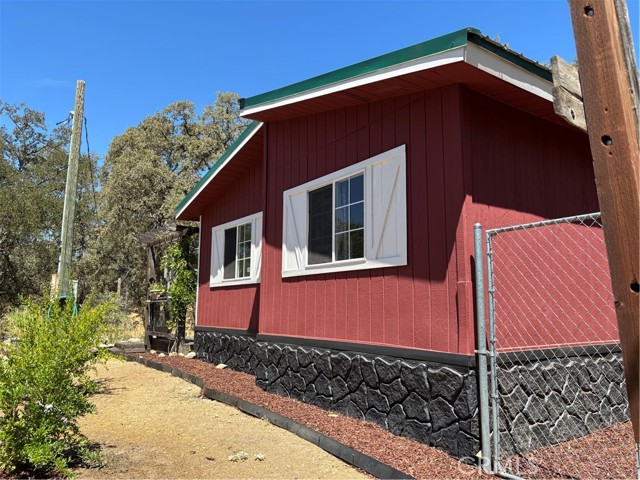4060 Indian Peak Road, Mariposa CA: https://media.crmls.org/medias/5a2fceed-8f54-4807-949f-332ed878fe4f.jpg