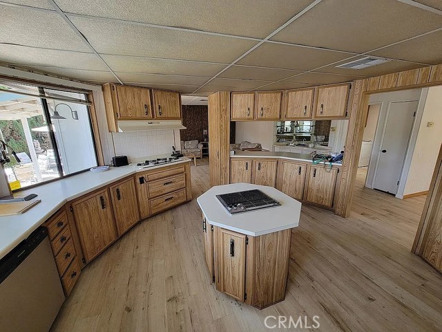 18 Tahquitz Court, Camarillo CA: https://media.crmls.org/medias/5a308fe3-d7c8-4dae-b414-6e1d95b43c6d.jpg
