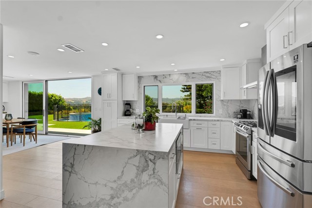 23241 Aetna Street, Woodland Hills CA: https://media.crmls.org/medias/5a30cdc8-1745-4e05-80f5-c2cdb90c7ce7.jpg