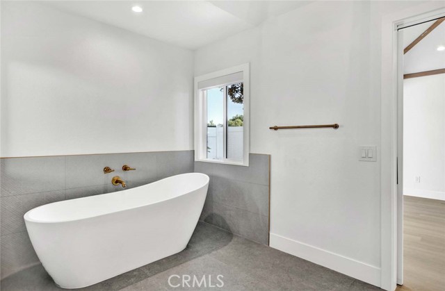 Detail Gallery Image 37 of 65 For 804 Gardenia, Corona Del Mar,  CA 92625 - 2 Beds | 2 Baths