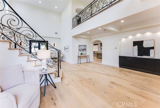 23123 Oxnard Street, Woodland Hills CA: https://media.crmls.org/medias/5a31e16c-3603-4577-9d5b-253a56497db6.jpg